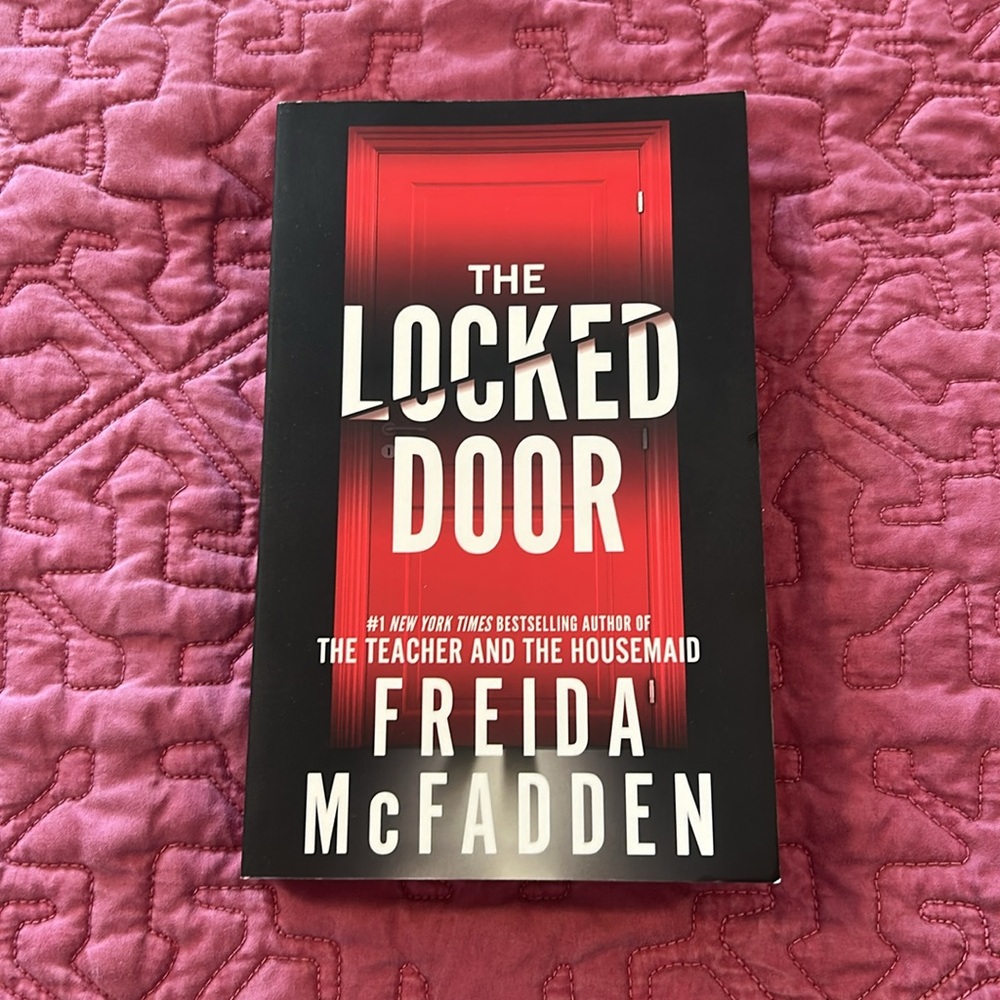 🎁🎁Holiday Flash Sale🎁🎁 Previously Read Freida McFadden 2 Paperback Book Bundle - Picture 2 of 3